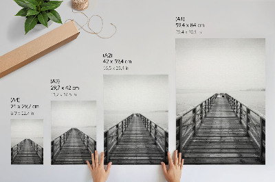 Poster Schwarz-weiße Pier, ruhiges Wasser, minimalistische Landschaft