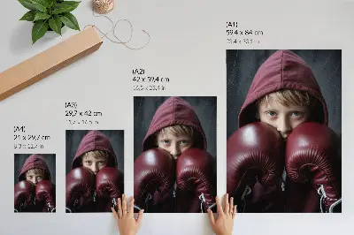Wandposter Kind in bordeauxrotem Sweatshirt, Boxershorts und Handschuhen, minimalistischer Stil