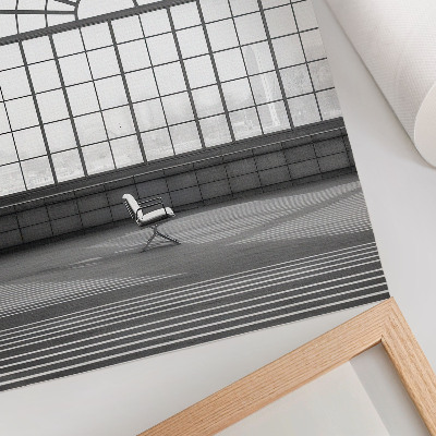 Poster Minimalistischer Stuhl mit großen Bogenfenstern.