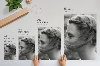 Wandposter mit einem schwarz-weißen Porträt voller Emotionen, Subtilität und Eleganz