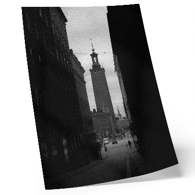 Wandposter Schwarz-weiße Straße mit einem Turm im monumentalen Zentrum