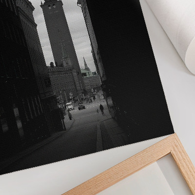 Wandposter Schwarz-weiße Straße mit einem Turm im monumentalen Zentrum