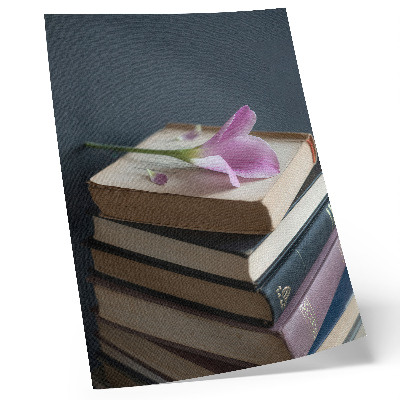Kunstdruck leinwand Ein Bücherstapel mit einer zarten Blume darauf.