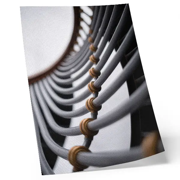 Kunstdruck auf Leinwand mit Motiv Rohrbögen und Metallkonstruktion für die Raumgestaltung