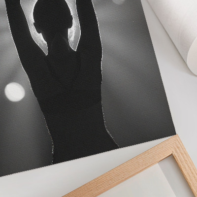 Wandposter Eine markante Silhouette gegen die Lichtstrahlen