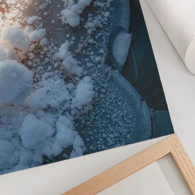 Leinwand-Kunstdruck mit Eiskristallen in Weiß- und Blautönen für winterliches Ambiente