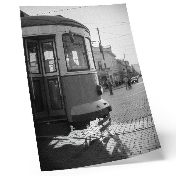 Kunstdruck leinwand Schwarz-weiße Straßenbahn im Stadtzentrum