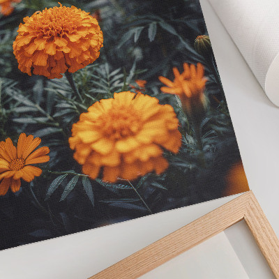 Wandposter Orangefarbene Blüten, grüne Blätter, klassisch
