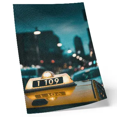 Poster Nachtstadt mit Taxi und dynamischen, verschwommenen Lichtern