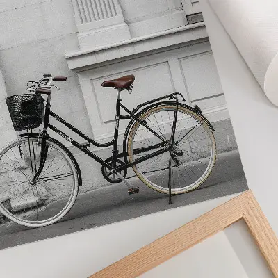 Kunstdruck auf Leinwand mit Motiv von elegantem Fahrrad und klassischer Architektur