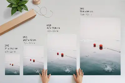 Leinwand-Kunstdruck Eisbojen im Wasser vor orangefarbenem, kaltem Hintergrund
