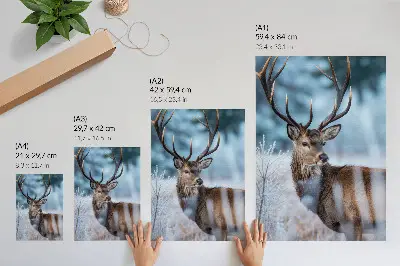 Kunstdruck auf Leinwand mit einer Winterlandschaft und majestätischen Hirschen als Motiv für die Schönheit der Natur