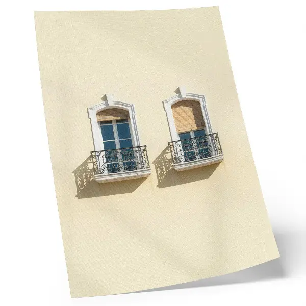 Kunstdruck auf Leinwand cremefarbene Fassade mit schwarz-weißen Fenstern im klassischen Stil