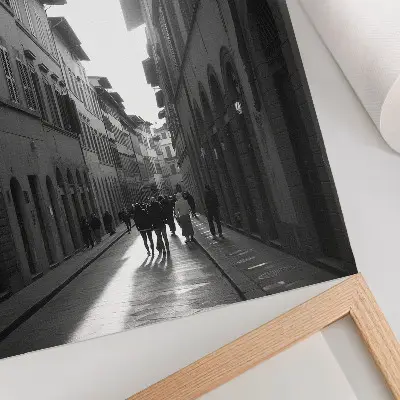 Leinwand Kunstdruck mit dem Motiv Der monochrome Charme einer historischen Straße