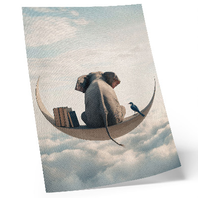 Wandposter Ein Elefant auf einer Mondsichel, Bücher in den Wolken