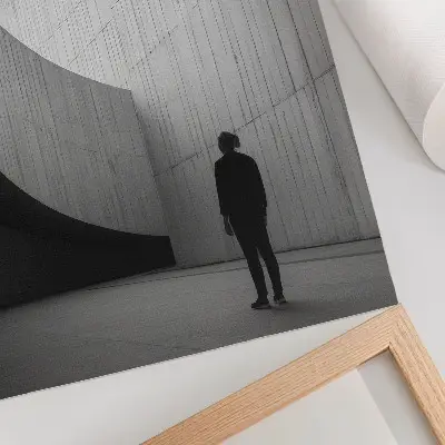 Wandposter mit geschwungener Architektur in monochromen Farbtönen
