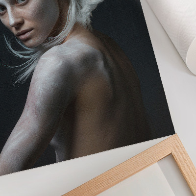 Poster Dunkler Hintergrund, Fokus auf zartes weißes Haar
