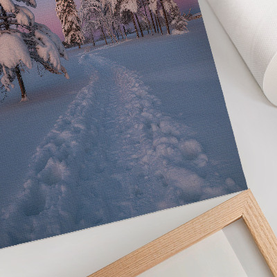 Wandposter Winterlandschaft mit schneebedeckten Bäumen und dem Mond
