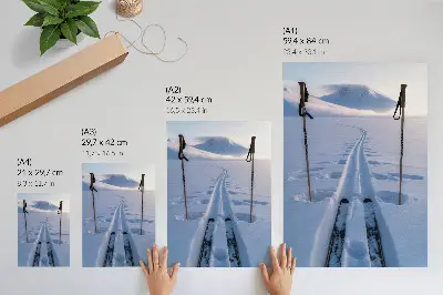 Poster mit Motiv Weißer Schneehimmel und Silhouette der Berge