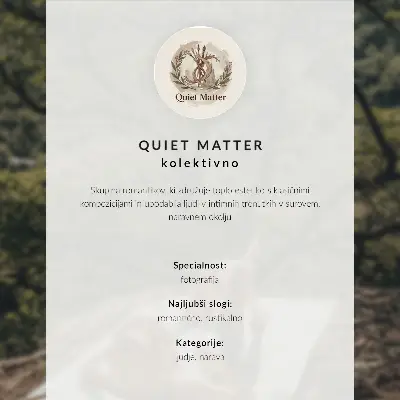 Wandposter Entspannung auf einem Felsen inmitten grüner Bäume in der Natur