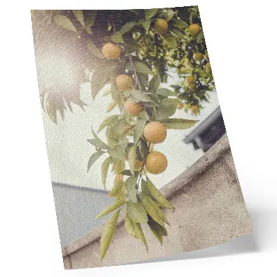 Poster Baumzweig mit sonnengrünen Blättern und orangen Akzenten