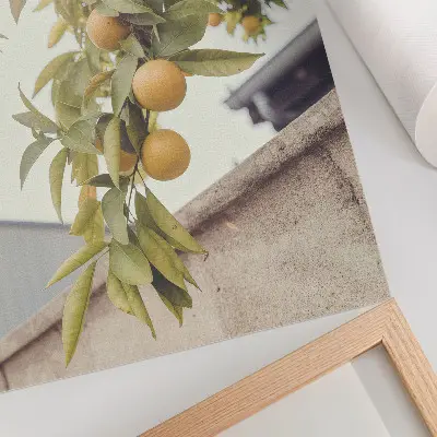 Poster Baumzweig mit sonnengrünen Blättern und orangen Akzenten