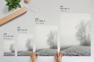 Kunstdruck auf Leinwand mit sanftem Nebel in einer friedlichen winterlichen Waldlandschaft