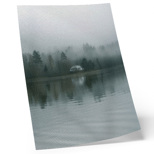 Poster Nebel, Bäume, Haus, Spiegelung, stille Landschaft