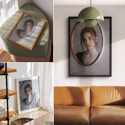 Wandposter Frau im Spiegel in warmen Farben mit Ausdruck von Frieden