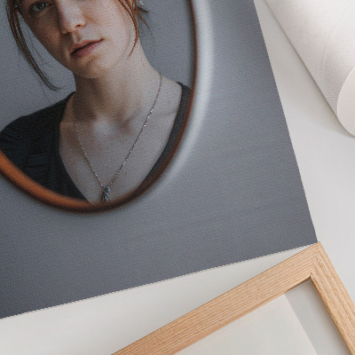 Wandposter Frau im Spiegel, warme Farben, Ausdruck von Frieden
