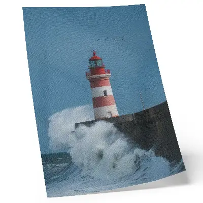 Kunstdruck auf Leinwand Leuchtturm mit blauem Himmel und Meereswellen