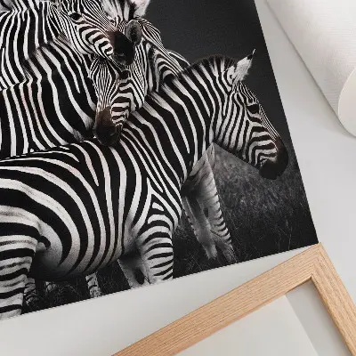 Wandposter mit kontrastreichen vertikalen Zebra-Streifen in Schwarz und Weiß