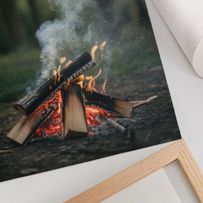 Poster Ein Lagerfeuer vor der Kulisse von Wald und Rauch
