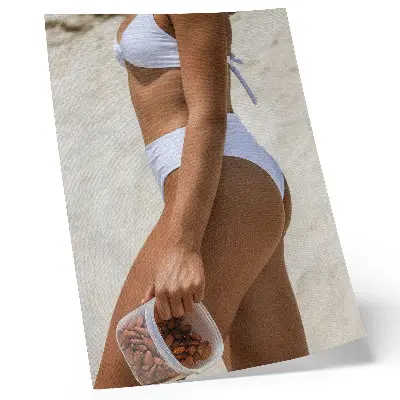Wandposter mit sommerlicher Strandszene in leuchtenden und natürlichen Farben