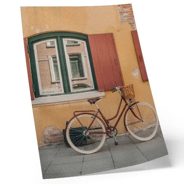 Leinwandkunstdruck Fahrrad vor einer farbenfrohen Retro-Fassade