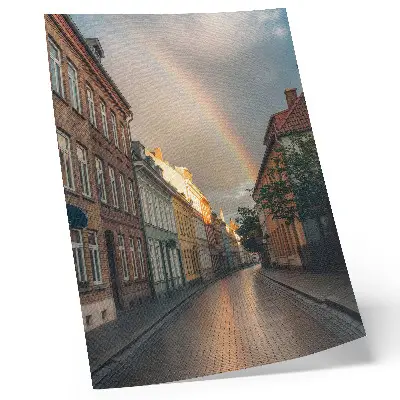 Leinwand Kunstdruck bunte Mietshäuser mit Regenbogen vor bewölktem Himmel