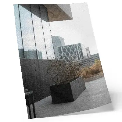 Leinwand Kunstdruck mit modernen Gebäuden und trockenen Ästen