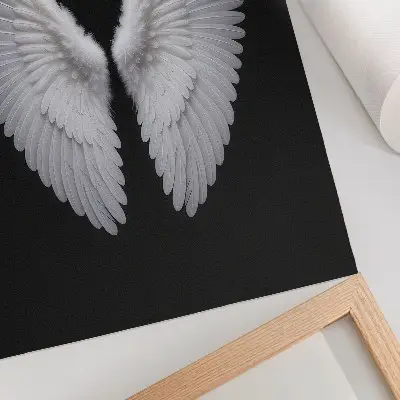Wandposter mit symmetrischen weißen Flügeln auf schwarzem Hintergrund