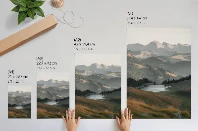 Wandposter mit Hügel-, See- und Bergkulisse in Harmonie