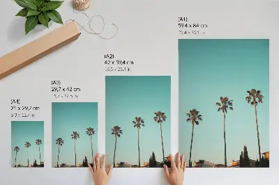 Wandposter mit Palmen vor blauem Hintergrund für eine exotische Atmosphäre