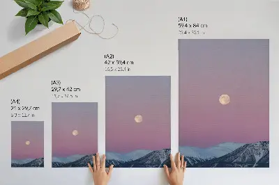 Poster berge, abenddämmerung und mond unter einem pastellfarbenen himmel