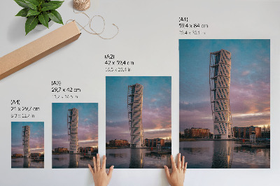 Poster Ein moderner Turm vor der Kulisse des Sonnenuntergangs