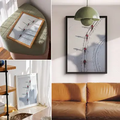 Wandposter Skifahrer im Schnee mit roten Jacken