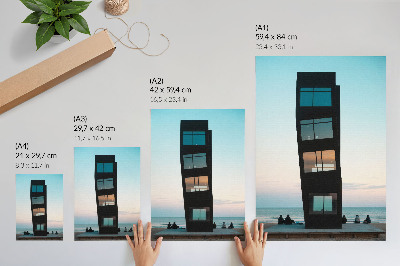 Poster Ein moderner schwarzer Turm über einem blauen Meer