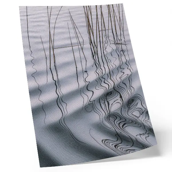 Wandposter mit minimalistischem Motiv von Wellen und Linien auf dem Wasser
