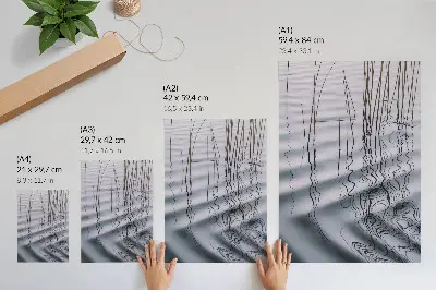 Wandposter mit minimalistischem Motiv von Wellen und Linien auf dem Wasser