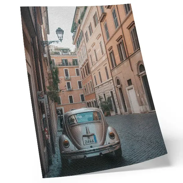 Poster Straße mit einem Auto und klassischer Architektur
