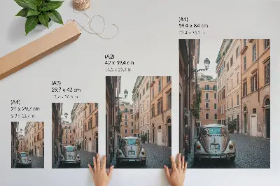 Poster Straße mit einem Auto und klassischer Architektur
