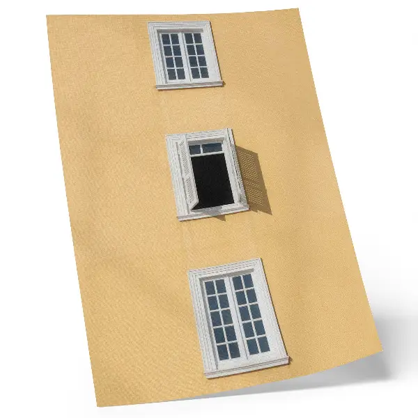 Wandposter gelbe Fassade mit drei Fenstern in symmetrischer Schlichtheit