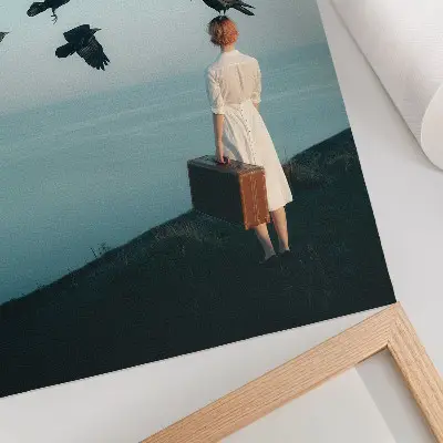 Kunstdruck auf Leinwand surrealistisches Motiv mit Frau, Koffer, Vögeln und Himmel